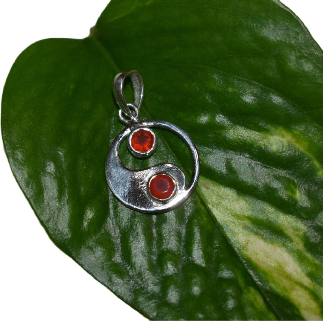 Pandantiv YIN &YANG din Argint 925 cu Pietre Semipretioase Naturale de Carnelian multifatetat slefuite -> Cod: SilverPendant9 - Pandantive